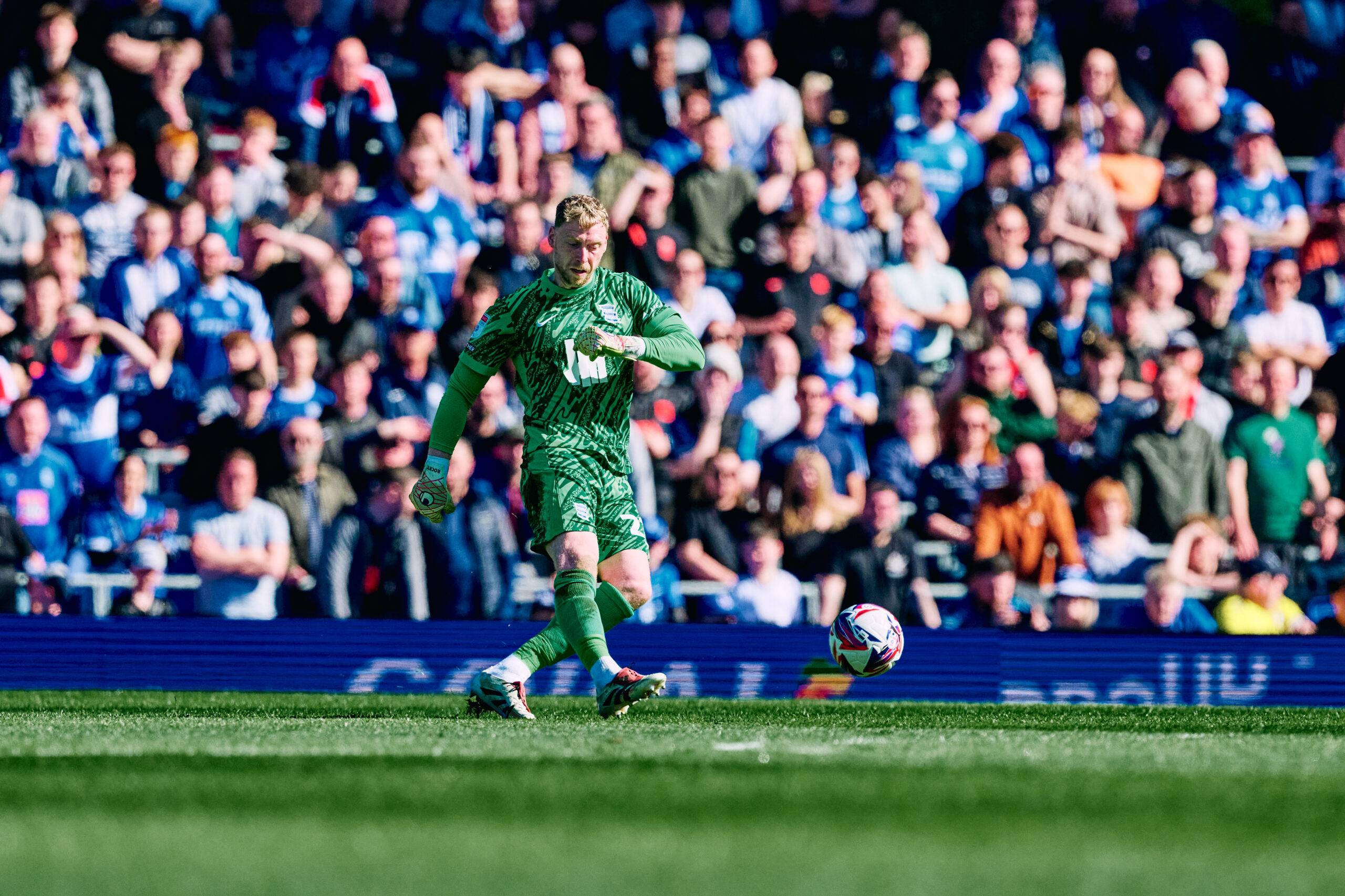 Ryan Allsop taking a goal kick